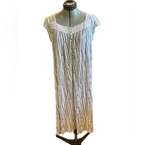 Eileen West nightgown size S